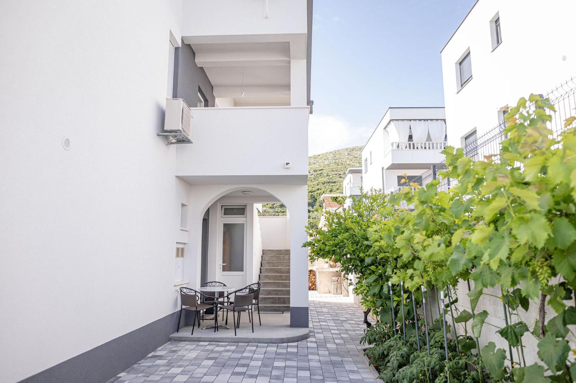 Apartments Veronika Traù Esterno foto